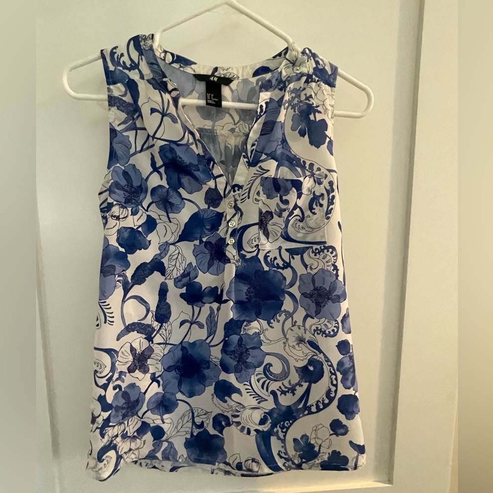 H&M Blue and White Floral Sleeveless Top